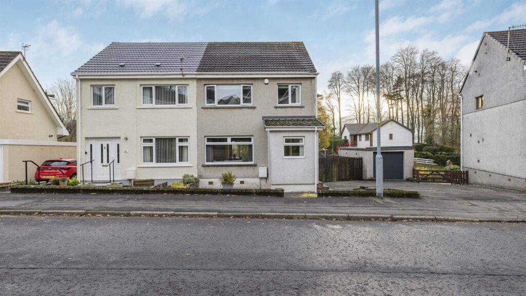 MacPhie Road, Dumbarton